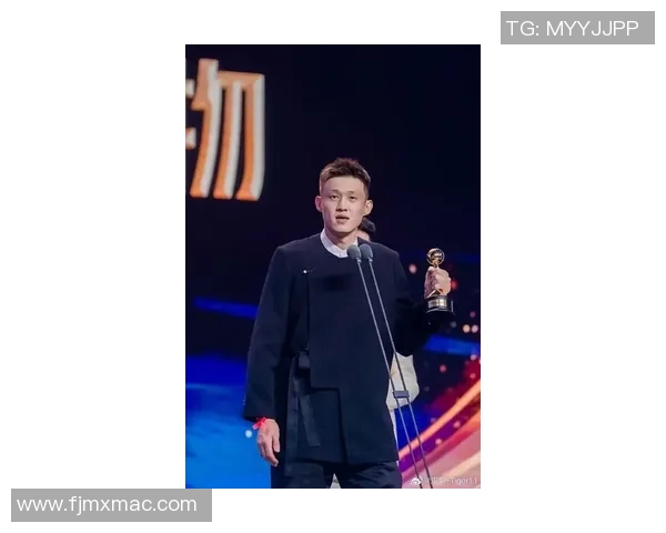 周鹏：从篮球场上的传奇到生活中的奋斗者，见证成长与坚持的故事