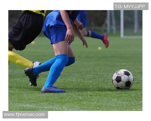 德国与智利联合赛精彩对决展现足球魅力与实力碰撞 德国与智利联合赛精彩对决展现足球魅力与实力碰撞